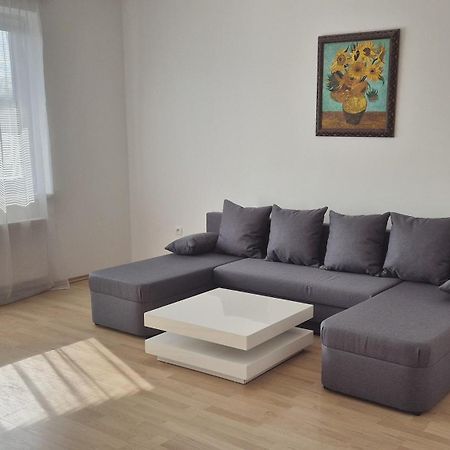 Apartmany Zlatovska เตร็นชีน ภายนอก รูปภาพ