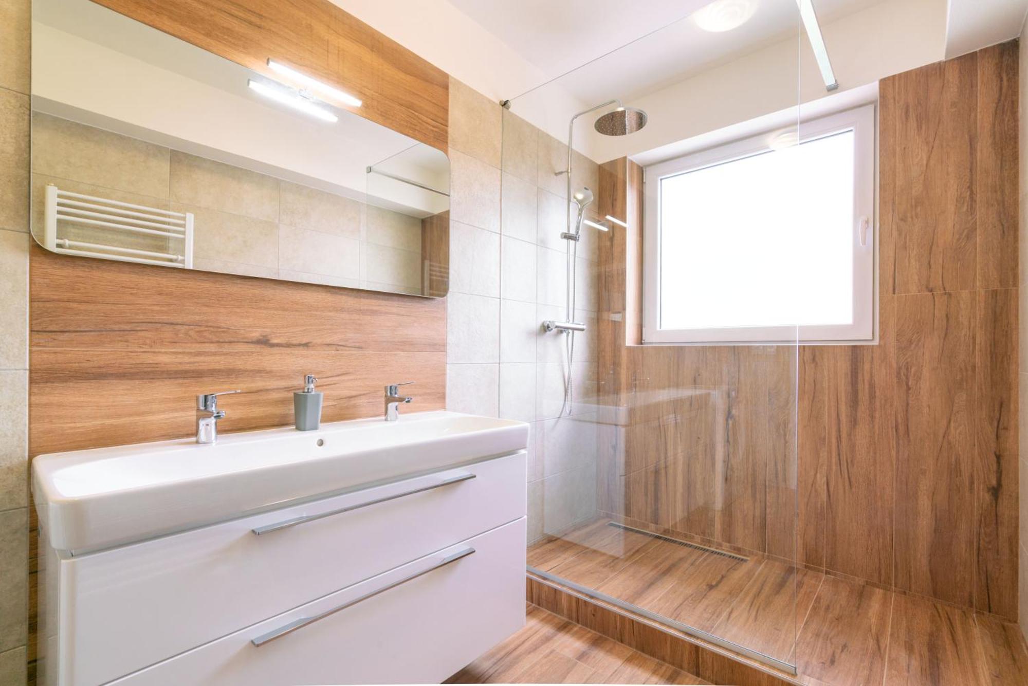 Apartmany Zlatovska เตร็นชีน ภายนอก รูปภาพ
